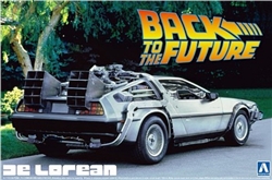 AOSHIMA ... DELOREAN BACK TO THE FUTURE I W/ENGINE DETAILS 1/24