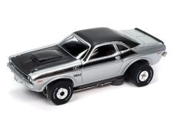 AUTO WORLD LSILV... 1970 DODGE CHALLENGER SILVER