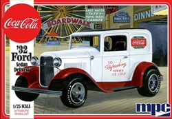 MPC ... FORD `32 SEDAN DELIVERY TRUCK COCA-COLA 1/25