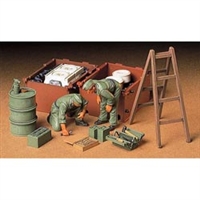 TAMIYA ... GERMAN TANK ENGINE CREW   1/35