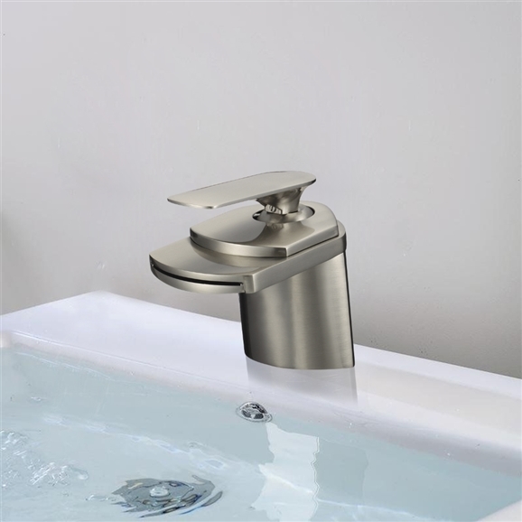 Taranto Hostelry Single Handle Deck Mount Bathroom Sink Faucet