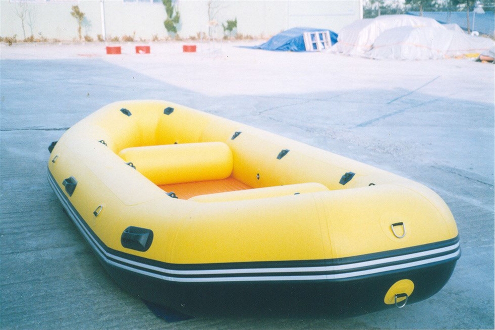 F-YWR 385D - WHITE WATER RESCUE BOAT