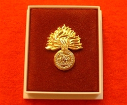 Quality Royal Regiment of Fusiliers Boxed Infantry Enamel Lapel Badge ( Royal Regiment of Fusiliers Lapel Badge )