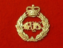 Queens Bays 2nd Dragoon Metal Cap Badge Queens Crown