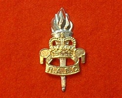 Royal Army Education Corps Metal Cap Badge ER 11 ( RAEC CAP BADGE )