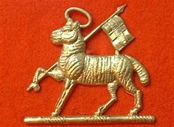 Queens Regiment Metal Cap Badge Beret Badge