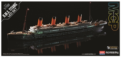 14220 R.M.S. TITANIC WITH LED SET (MCP)