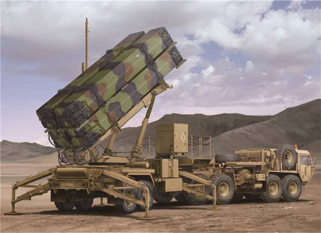 701037 1/35 M983 HEMTT & M901 Launching Station of MIM-104F Patriot SAM System (PAC-3)