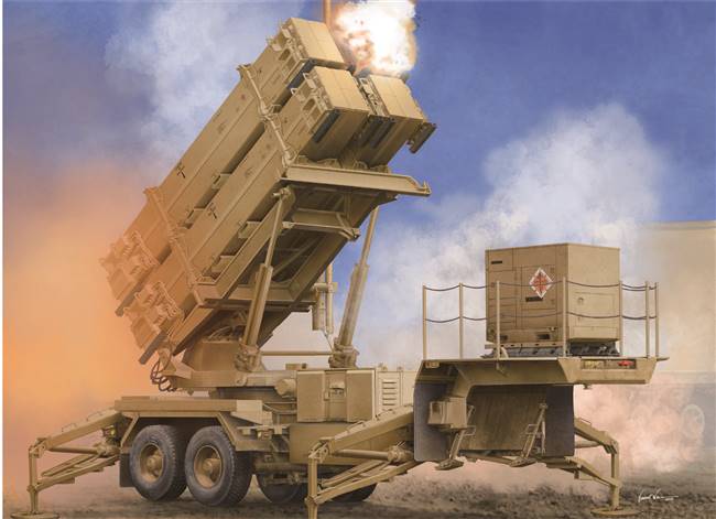 701040 1/35 M901 Launching Station w/MIM-104F Patriot SAM System (PAC-3)