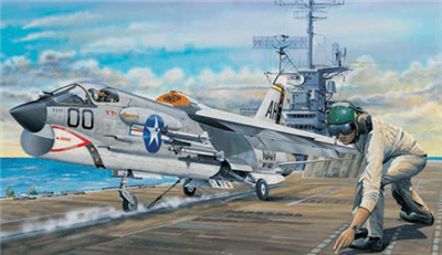 702272 1:32 F-8E Crusader