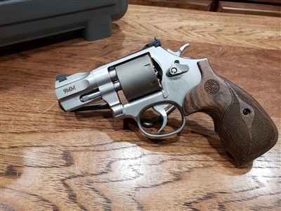 SMITH & WESSON PERFORMANCE CENTER MODEL 986 9MM LUGER