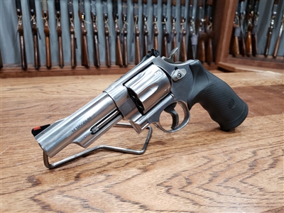 SMITH & WESSON MODEL 629 44 MAGNUM 4 IN.