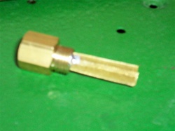 International carburetor fuel inlet fitting with screen 29902DX