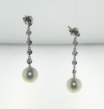 EDP2648 18k White Gold Diamond Pearl Earrings