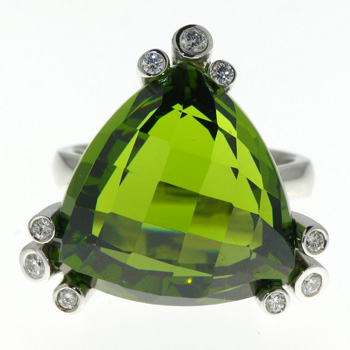 RLD5212 18k White Gold Diamond Peridot Ring